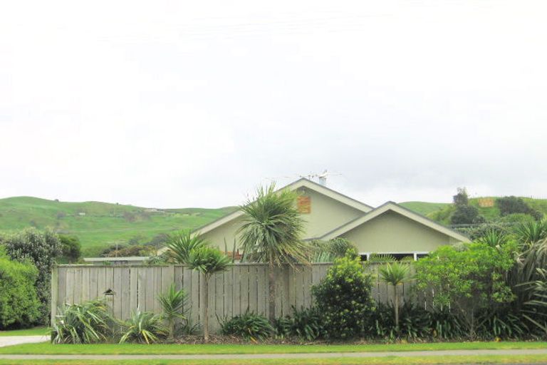 Photo of property in 19 Moana Road, Okitu, Gisborne, 4010