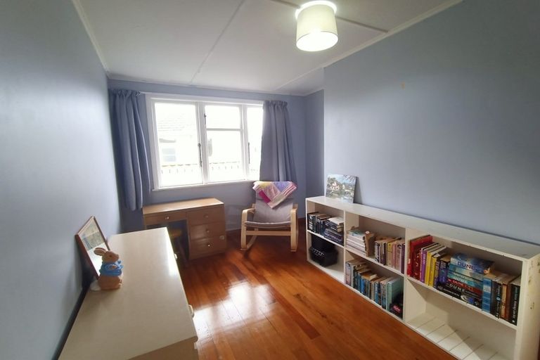 Photo of property in 21 Holland Crescent, Bulls, 4818