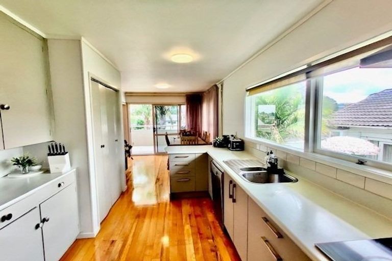 Photo of property in 4b Corrella Road, Belmont, Auckland, 0622