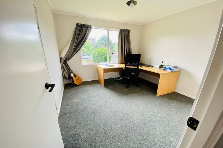 Photo of property in 52 Allington Road, Massey, Auckland, 0614