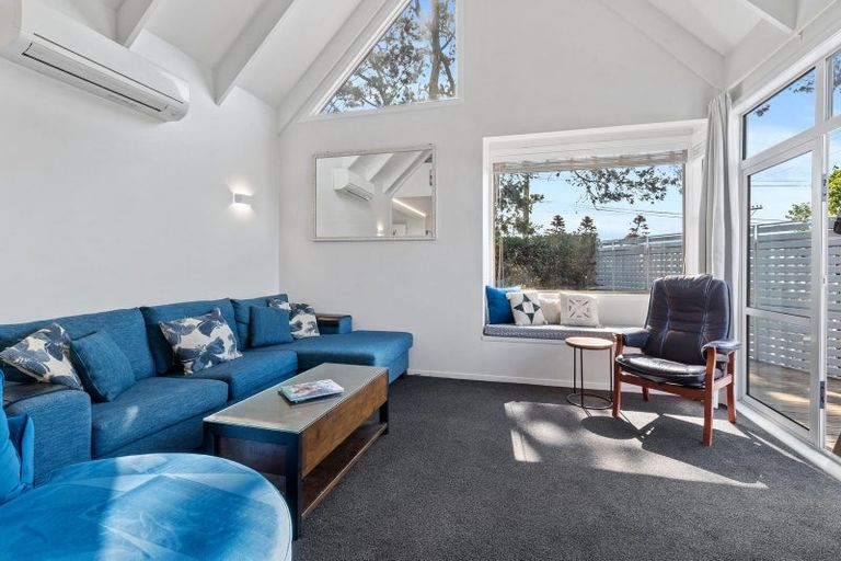 Photo of property in 1/82 Knights Road, Rothesay Bay, Auckland, 0630