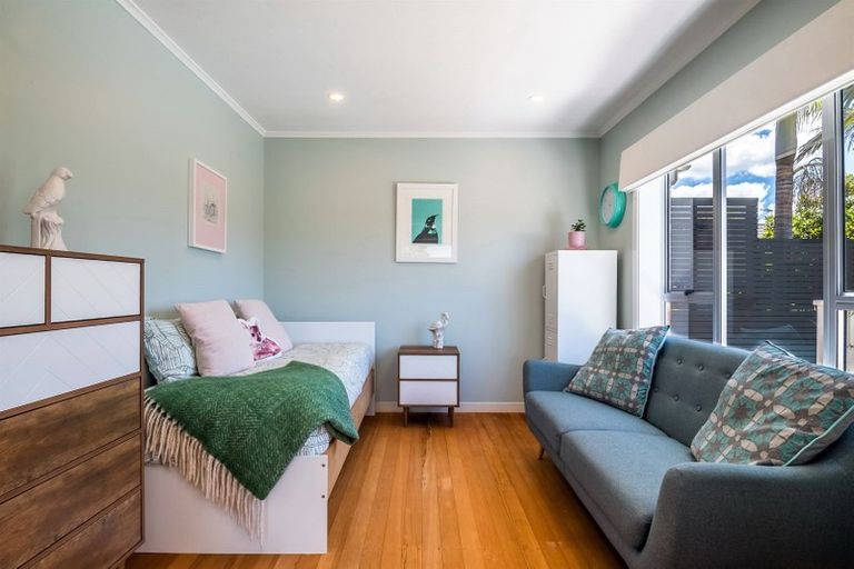 Photo of property in 1/16 Waratah Street, Birkenhead, Auckland, 0626