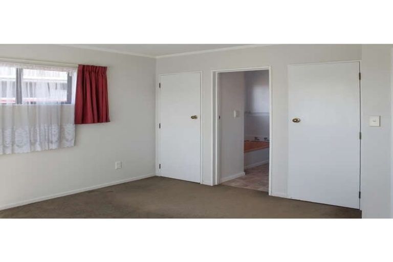 Photo of property in 37 Peppertree Glade, Kelvin Grove, Palmerston North, 4414