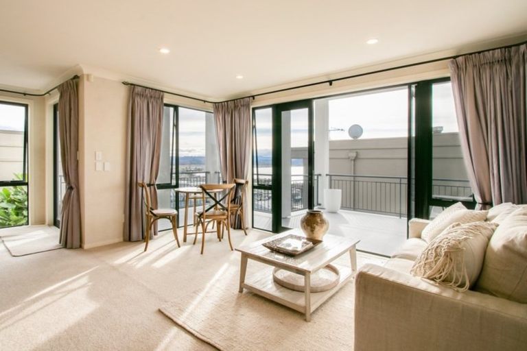 Photo of property in 28 Parade Street, Hospital Hill, Napier, 4110