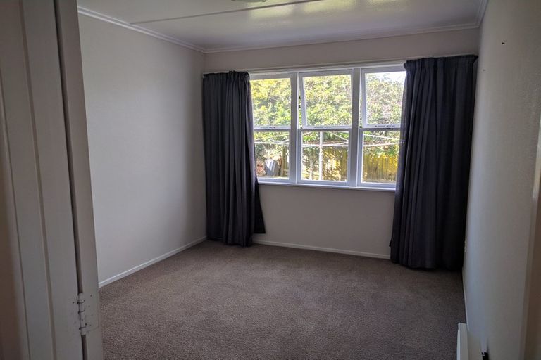 Photo of property in 2/28 Neal Avenue, Glenfield, Auckland, 0629