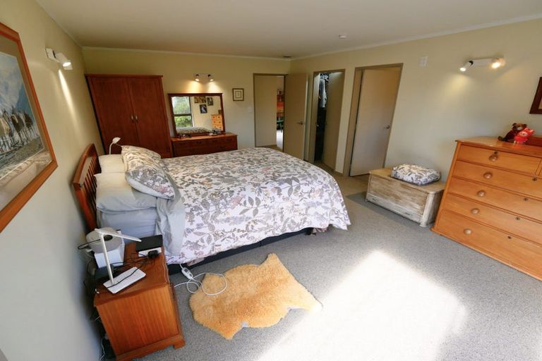 Photo of property in 119 Paekakariki Hill Road, Pauatahanui, Porirua, 5381