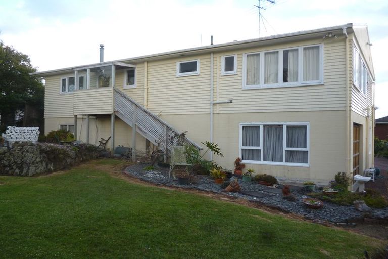 Photo of property in 76 Marine Parade, Mellons Bay, Auckland, 2014