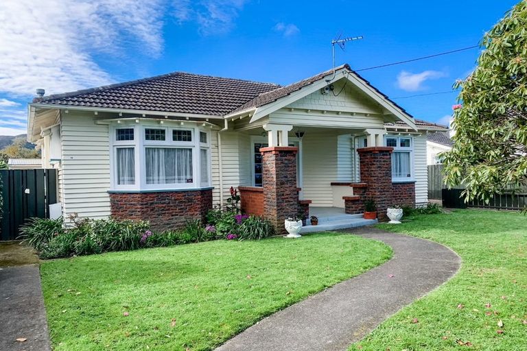 Photo of property in 18 Kauri Street, Woburn, Lower Hutt, 5011