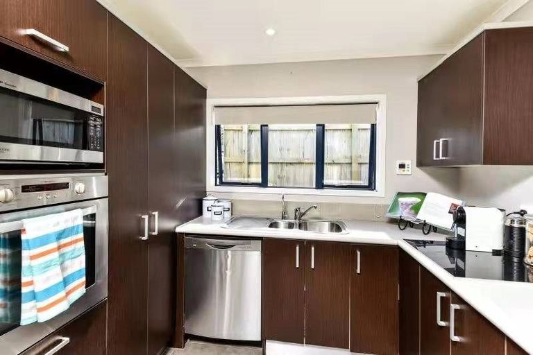 Photo of property in 14 Sonoma Crescent, Oteha, Auckland, 0632