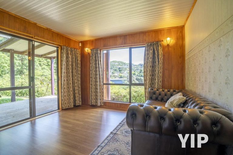 Photo of property in 9 Victory Crescent, Tawa, Wellington, 5028