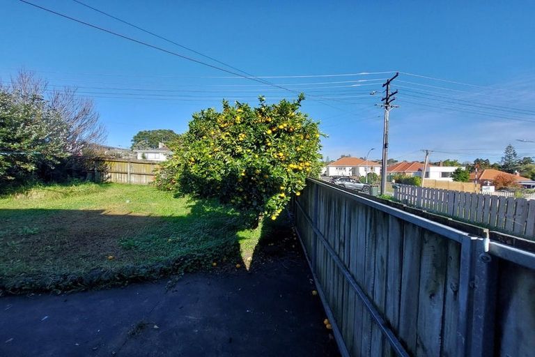 Photo of property in 3 Croydon Road, New Lynn, Auckland, 0600
