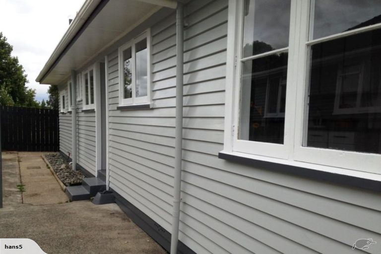 Photo of property in 9 Ross Crescent, Fairfield, Hamilton, 3214