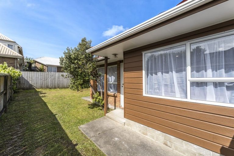 Photo of property in 2/5 Newington Road, Henderson, Auckland, 0612