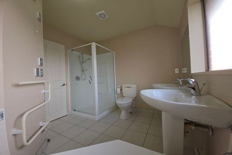 Photo of property in 135a Memorial Avenue, Burnside, Christchurch, 8053