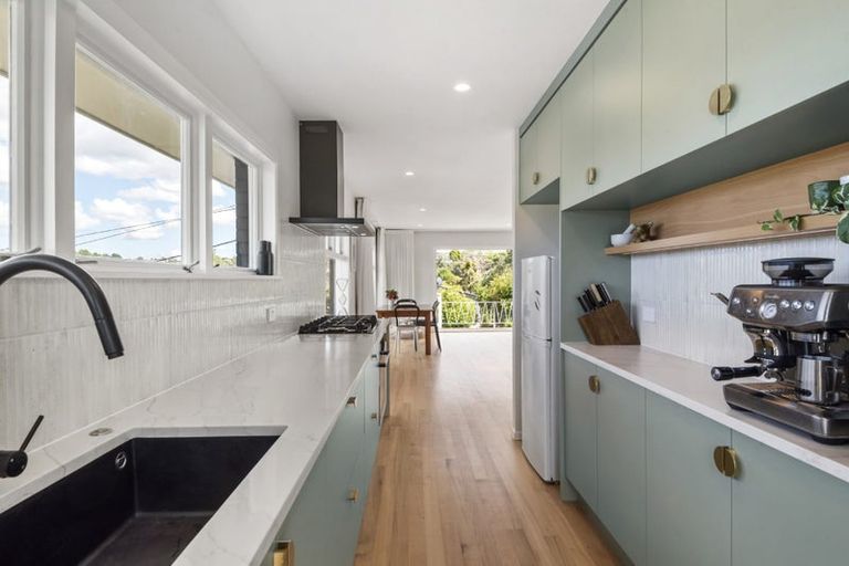 Photo of property in 3 Council Terrace, Northcote Point, Auckland, 0627