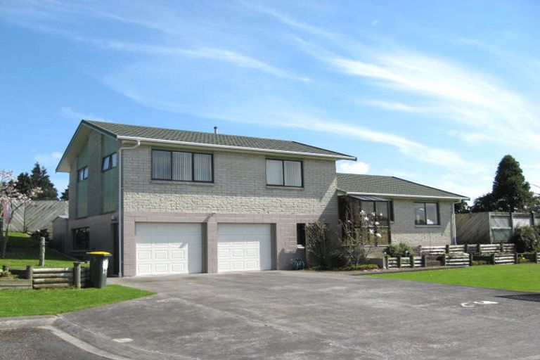 Photo of property in 17 Caledonia Place, Highlands Park, New Plymouth, 4312