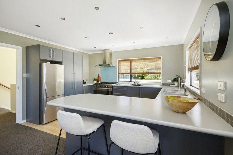 Photo of property in 39 Arahiwi Grove, Tirohanga, Lower Hutt, 5010