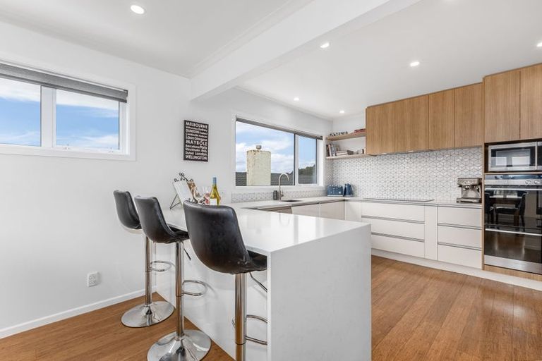 Photo of property in 118 Kahu Road, Paremata, Porirua, 5024