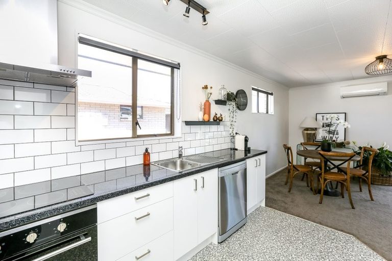 Photo of property in 504 Devon Street East, Strandon, New Plymouth, 4312