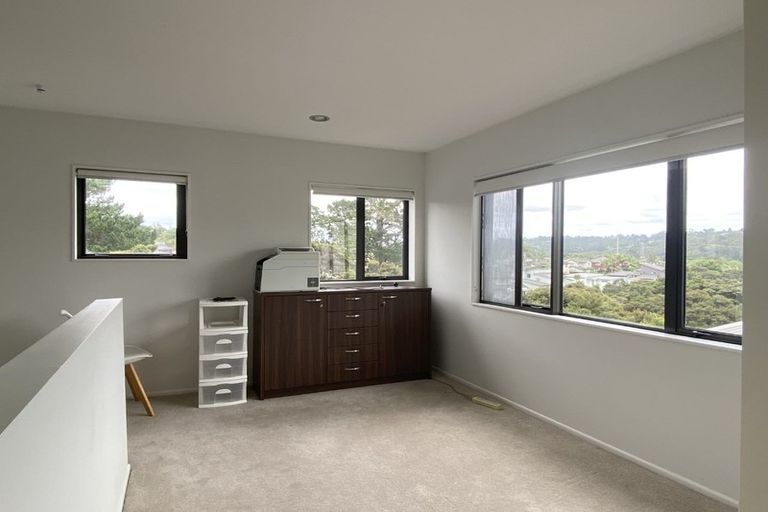 Photo of property in 68 Laurel Oak Drive, Schnapper Rock, Auckland, 0632