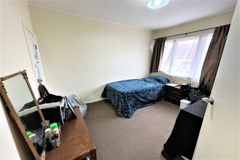 Photo of property in 1/3 Mackenzie Street, Te Atatu South, Auckland, 0610