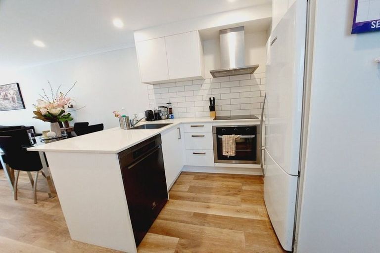 Photo of property in 22 Wharara Lane, Massey, Auckland, 0614