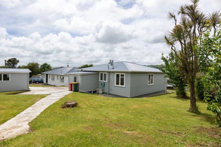 Photo of property in 42 Leicester Street, Cannons Creek, Porirua, 5024