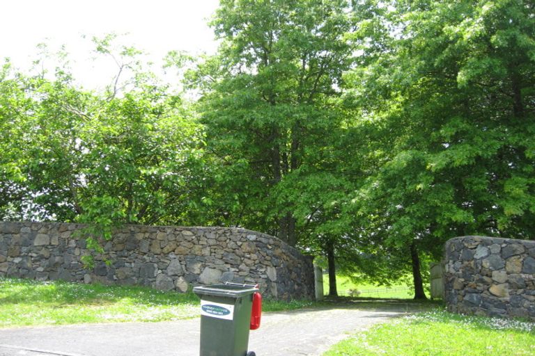 Photo of property in 5 Moontide Road, Kumeu, 0892