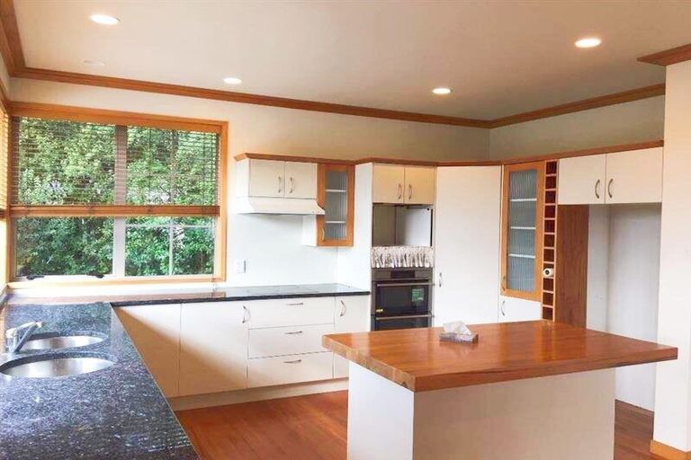 Photo of property in 8 Rosella Place, Murrays Bay, Auckland, 0630