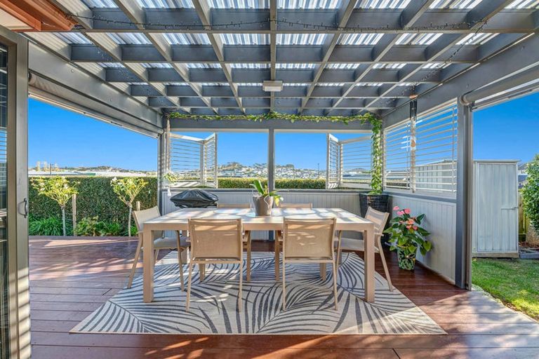 Photo of property in 14 Seamount Drive, Red Beach, 0932