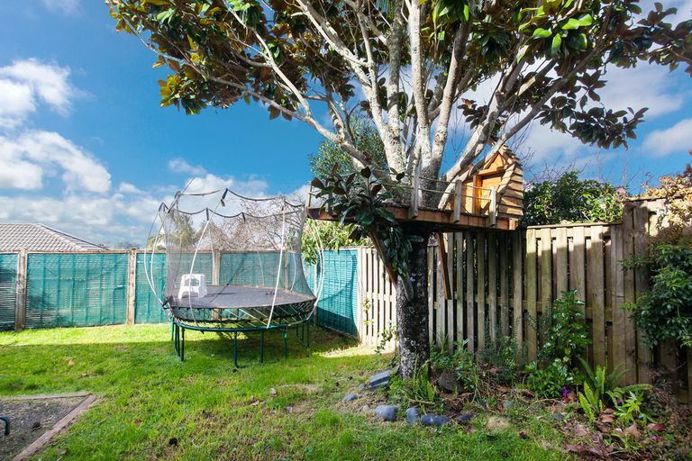 Photo of property in 18 Cinnabar Place, Westgate, Auckland, 0614