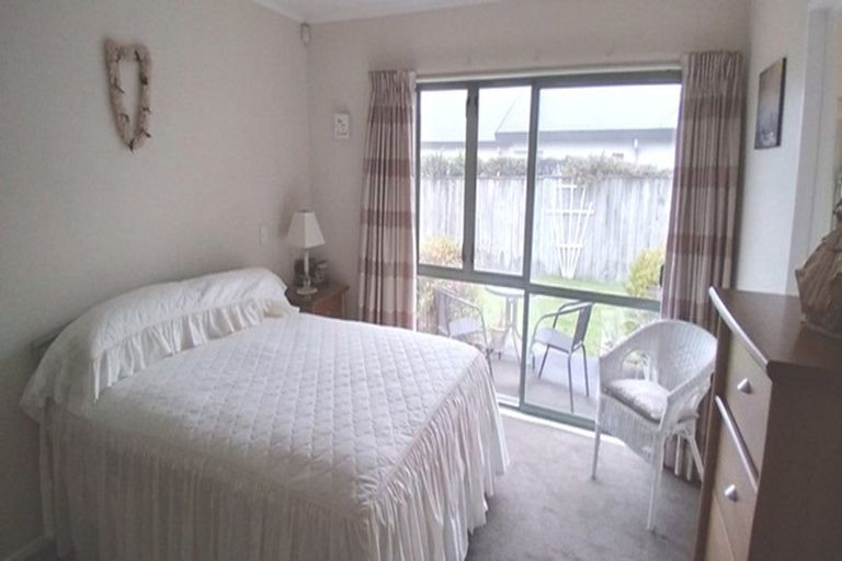 Photo of property in 100 Weggery Drive, Waikanae Beach, Waikanae, 5036