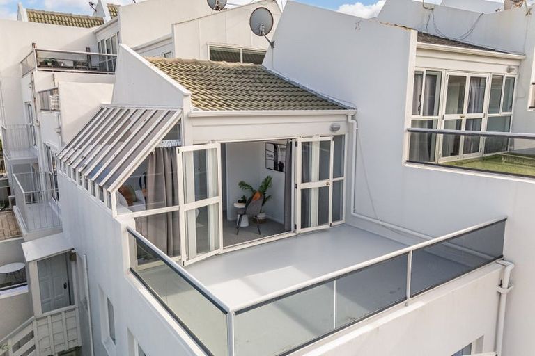 Photo of property in Mcfarlane Mews, 7/2 Mcfarlane Street, Mount Victoria, Wellington, 6011