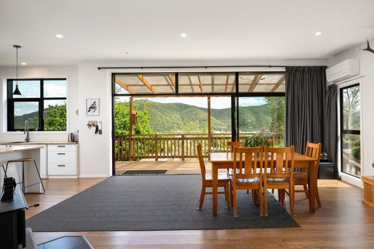 Photo of property in 30 Waimarama Street, Waikawa, Picton, 7220