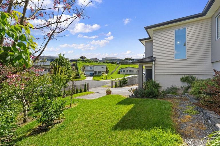 Photo of property in 36 Cape Vista Crescent, Pukekohe, 2120