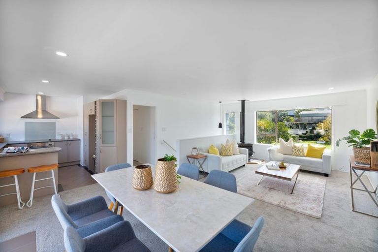 Photo of property in 2/27 Knightsbridge Drive, Forrest Hill, Auckland, 0620