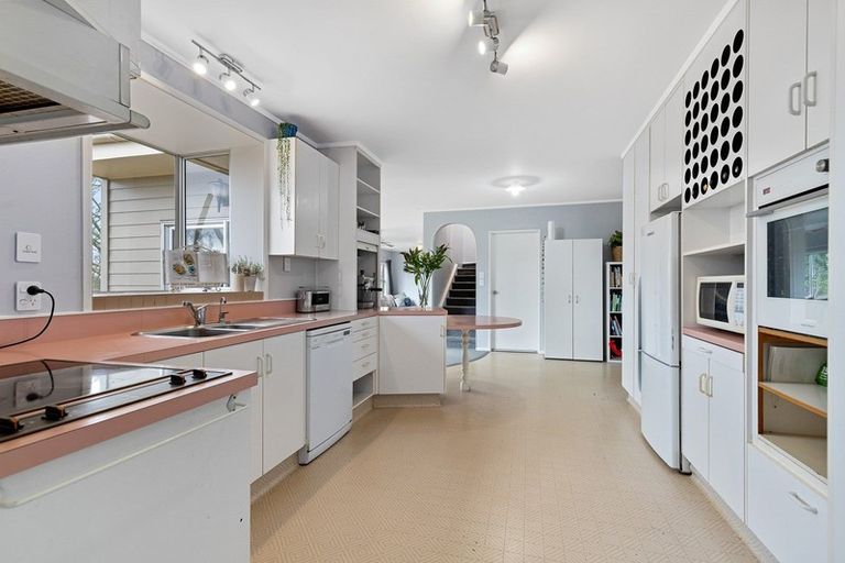 Photo of property in 174 Sandwich Road, St Andrews, Hamilton, 3200