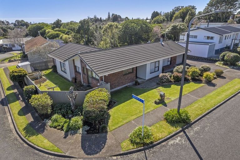 Photo of property in 20 Fairfax Terrace, Frankleigh Park, New Plymouth, 4310