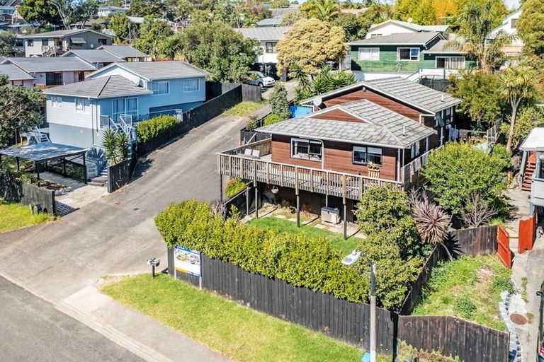 Photo of property in 1/111 Spinella Drive, Bayview, Auckland, 0629
