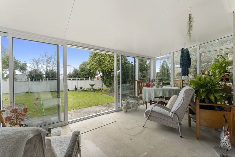 Photo of property in 335f Devon Street West, New Plymouth, 4310