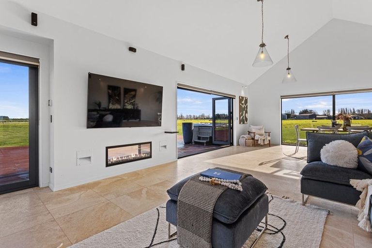 Photo of property in 585 Coutts Island Road, Coutts Island, Christchurch, 7670