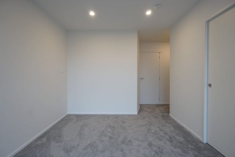 Photo of property in 3/26 Buscomb Avenue, Henderson, Auckland, 0610