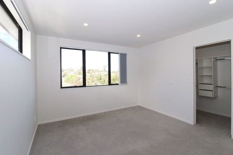 Photo of property in 127a Oreil Avenue, West Harbour, Auckland, 0618
