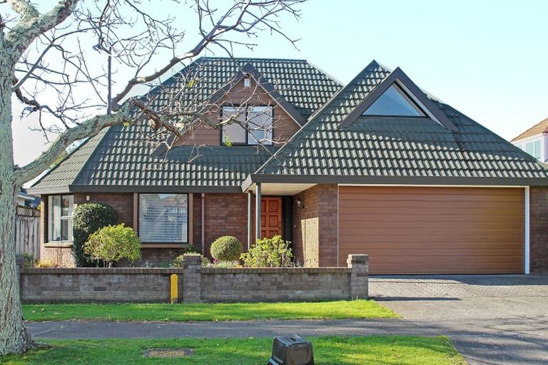 Photo of property in 15a Phoenix Avenue, Hokowhitu, Palmerston North, 4410