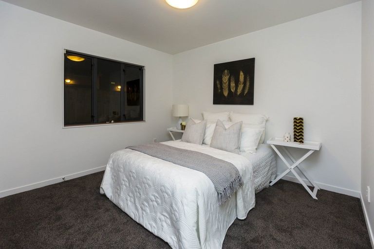 Photo of property in 1 Garrett Place, Riverstone Terraces, Upper Hutt, 5018