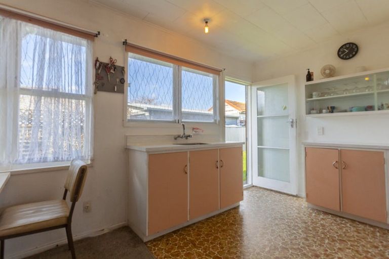 Photo of property in 37 Bristol Street, Tamatea, Napier, 4112