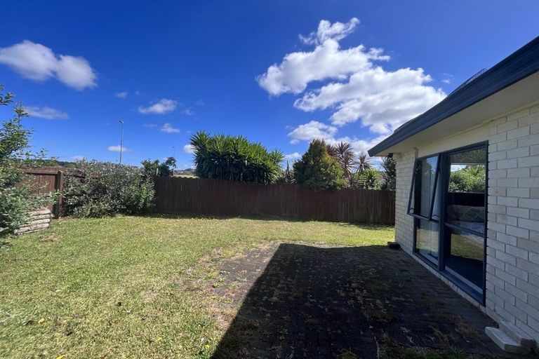 Photo of property in 20 Randwick Place, Randwick Park, Auckland, 2105