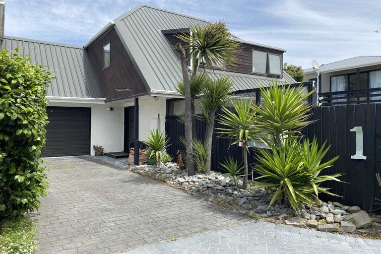 Photo of property in 1/179 Marine Parade, New Brighton, Christchurch, 8083