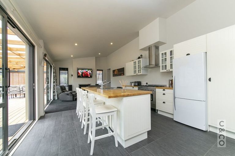 Photo of property in 73c Oraha Road, Kumeu, 0892