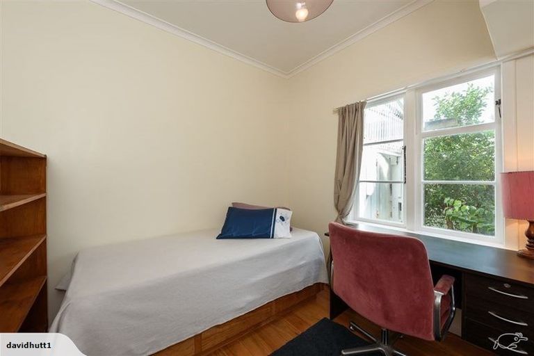 Photo of property in 16 Richmond Avenue, Karori, Wellington, 6012